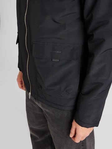 anerkjendt Jacke in Schwarz