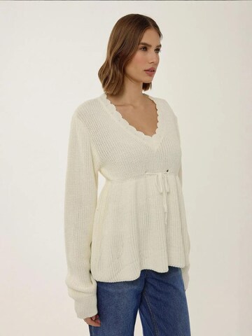 Hiccup - Pullover em branco