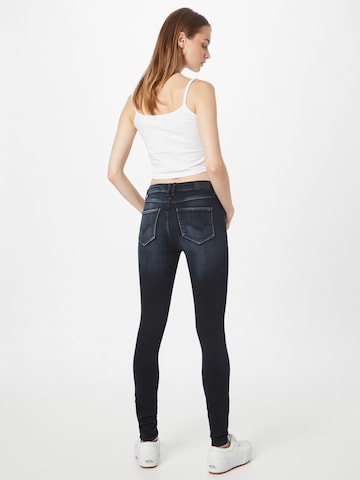 ONLY Skinny Farkut 'Carmen' värissä musta