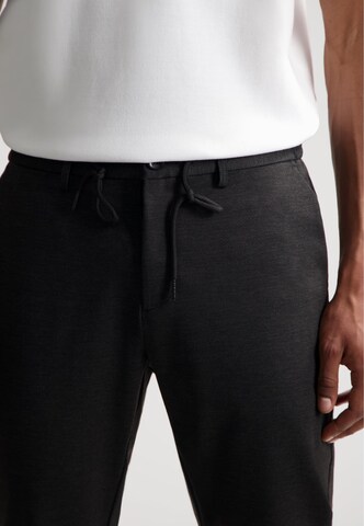 Dstrezzed Tapered Trousers in Black