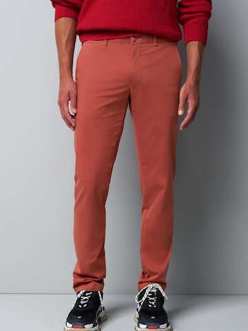 MEYER Regular Chino Pants 'M5' in Orange: front