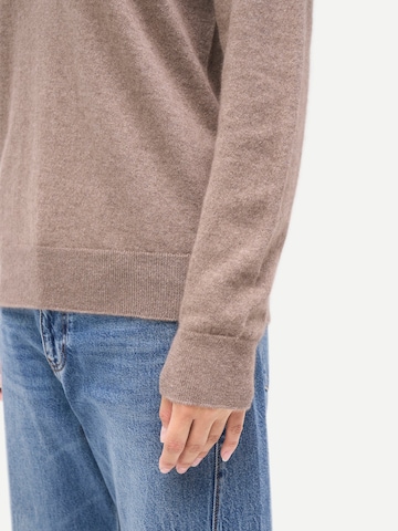 GOBI Cashmere - Jersey 'Women's Timeless Cashmere V-Neck Sweater' en gris