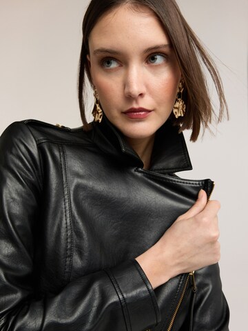 MOTIVI Tussenjas in Zwart