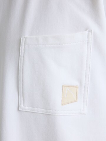 T-Shirt 'Pato' CHASIN' en blanc