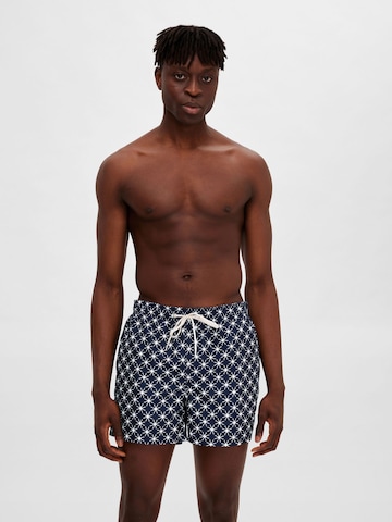 SELECTED HOMME Badeshorts i blå