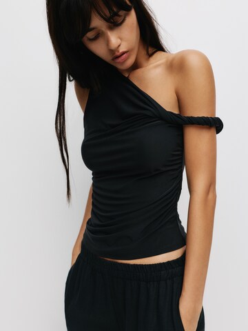 Pull&Bear Топ в черно: отпред