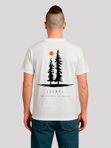 T-Shirt 'Escape Discover the World Pinetree' F4NT4STIC en blanc