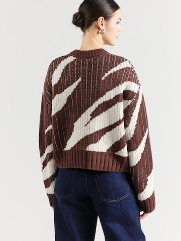 TOPSHOP Sweter 'TSELINOR' w kolorze brązowy