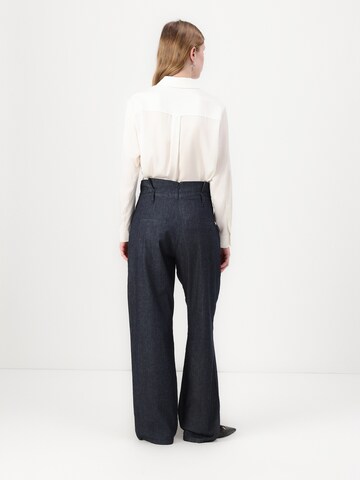 Karl Lagerfeld Loose fit Pleated Jeans in Blue: back