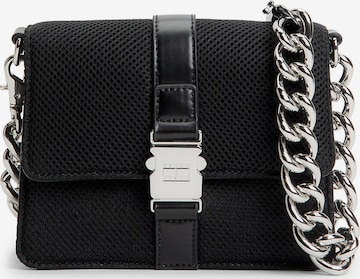 Tommy Jeans Crossbody Bag in Black: front