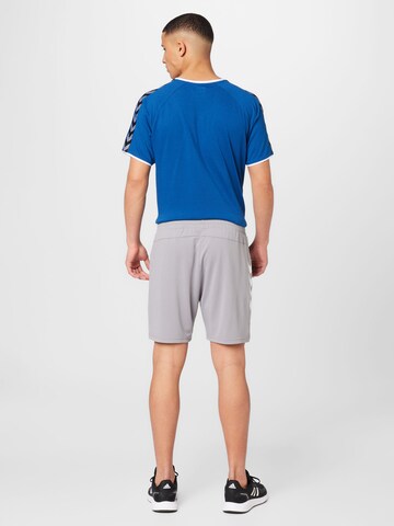 Hummel Regular Sportshorts in Grau