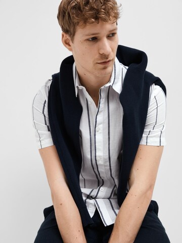 Coupe regular Chemise SELECTED en blanc