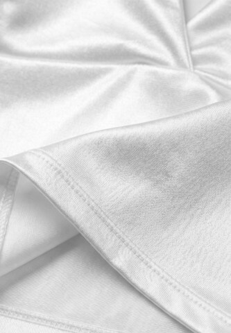 Haut faina en blanc