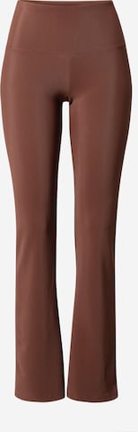 Onzie - Acampanado Pantalón deportivo en marrón: frente