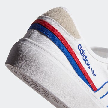 Baskets basses 'Delpala' ADIDAS ORIGINALS en blanc