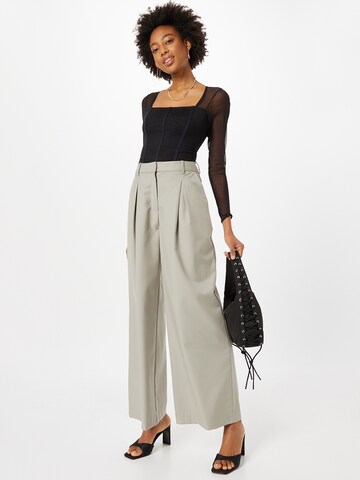 WEEKDAY Wide leg Pleat-Front Pants 'Indy' in Green