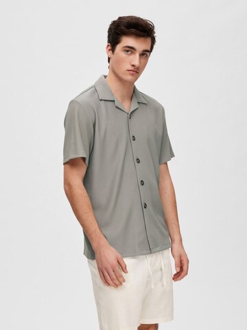 SELECTED HOMME Comfort fit Overhemd in Grijs: voorkant
