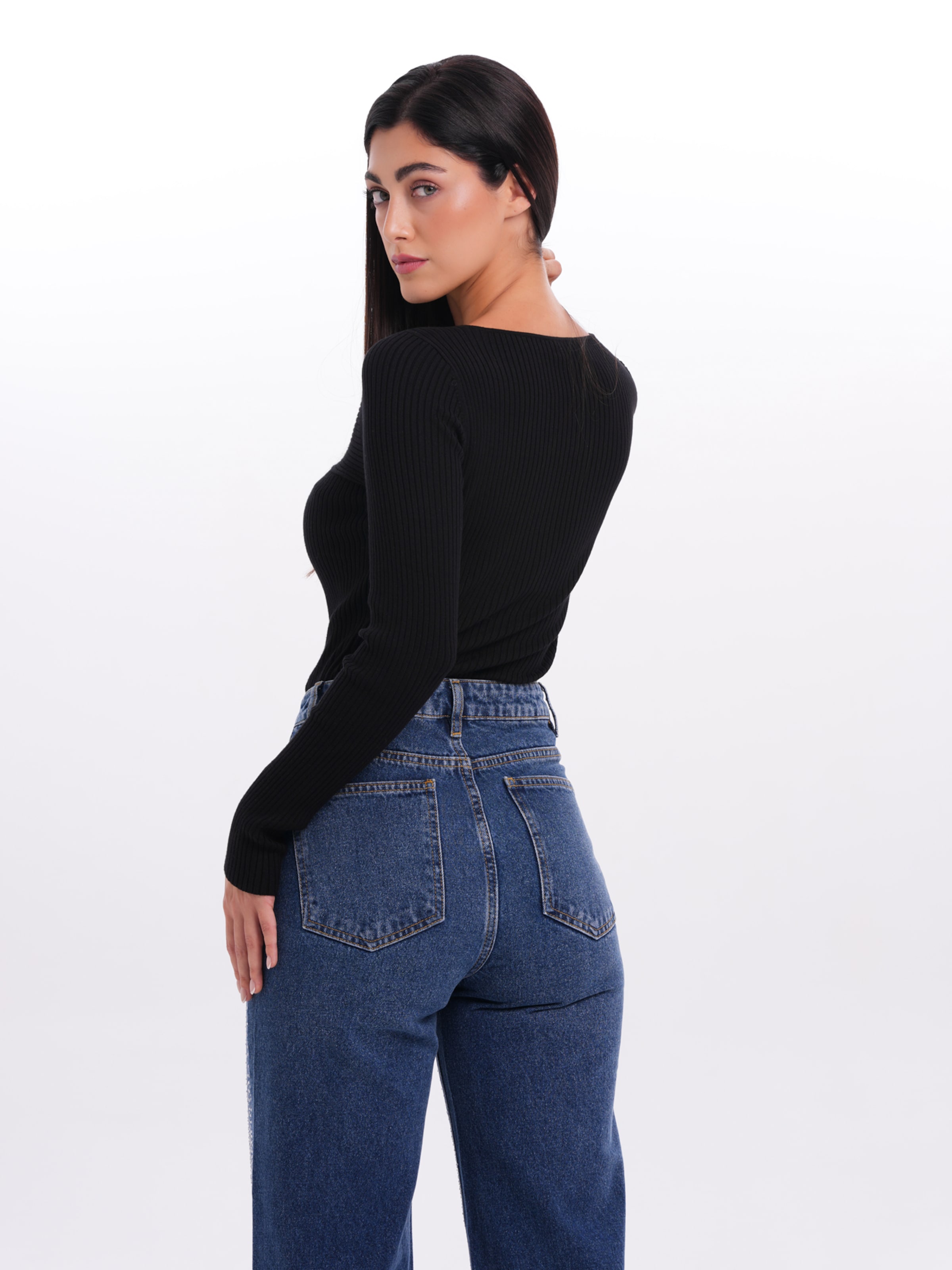 MYLAVIE by Sarah Harrison Тениска в черно
