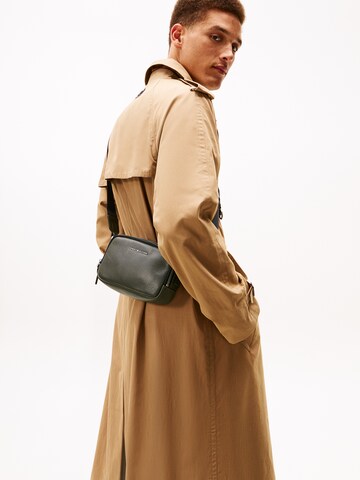 TOMMY HILFIGER Umhängetasche in Grün: Vorderseite