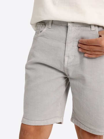 Solang Regular Shorts in Grau
