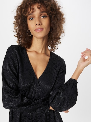 Robe 'Chinara' ABOUT YOU en noir