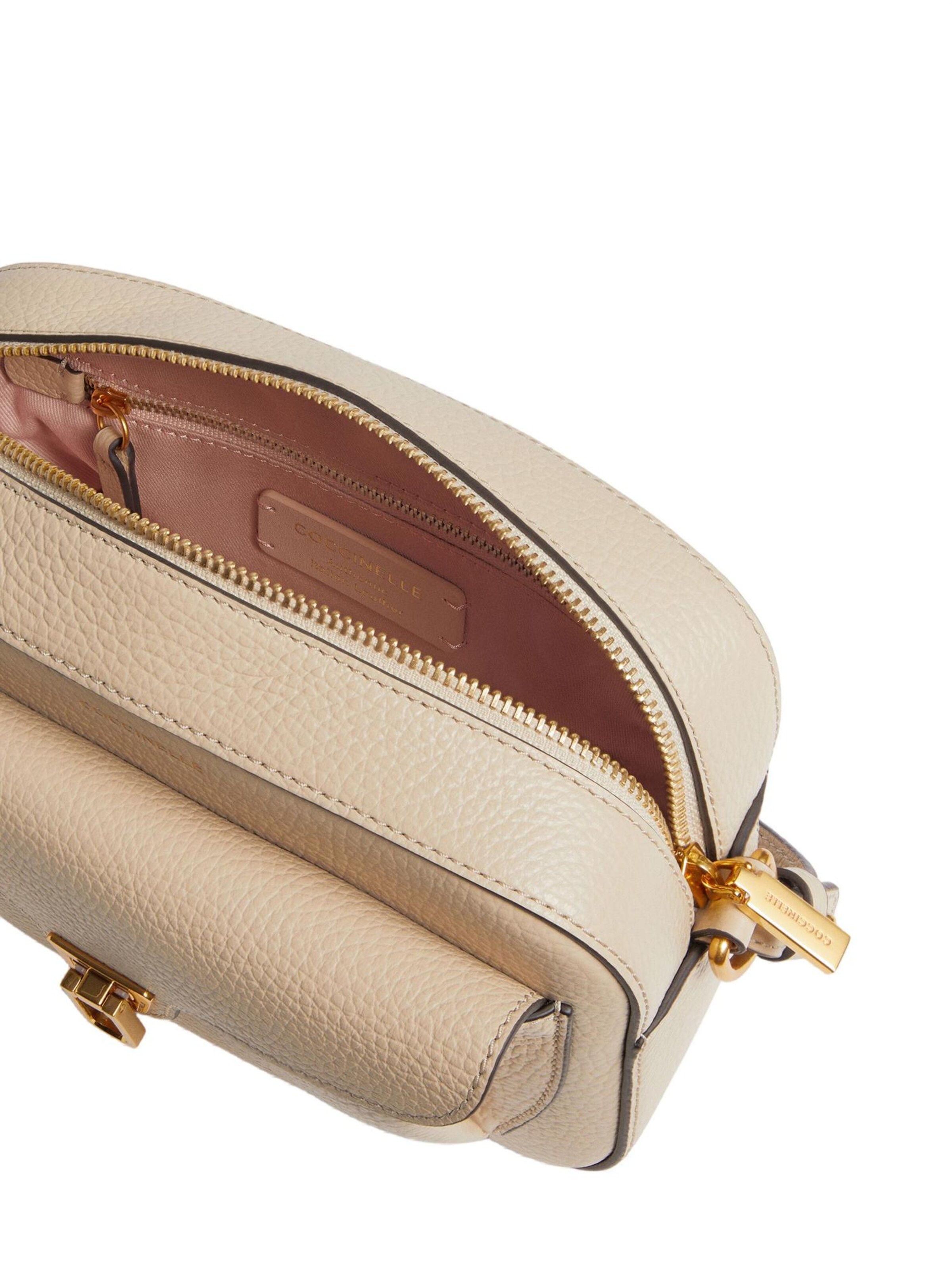 Borsa a mano 'COCCINELLE Beat S26 2' di Coccinelle in beige