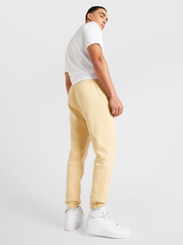 Nike Sportswear - Tapered Pantalón 'CLUB FLEECE' en beige