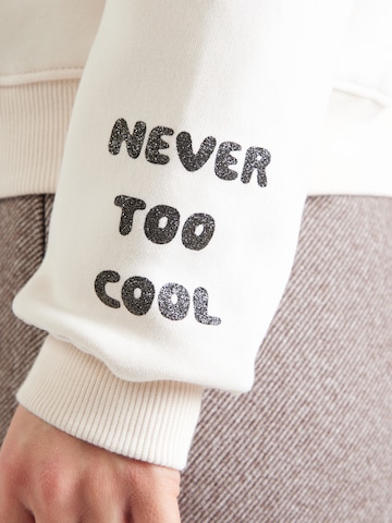 PRINCESS GOES HOLLYWOOD Суичър 'Snoopy Cool Walk' в бежово