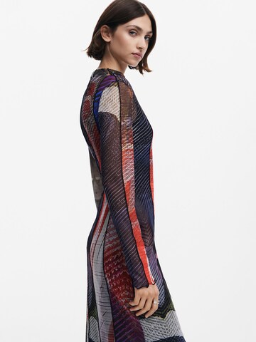 Robe Desigual en mélange de couleurs