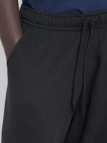Effilé Pantalon 'ESSENTIAL' Abercrombie & Fitch en noir