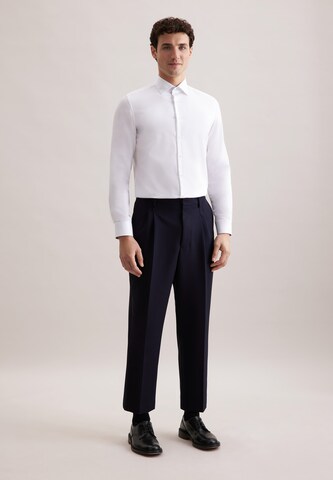 Coupe slim Chemise business 'Schwarze Rose' SEIDENSTICKER en blanc