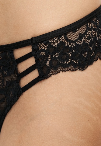 raudona Hunkemöller Siaurikės 'Belle'