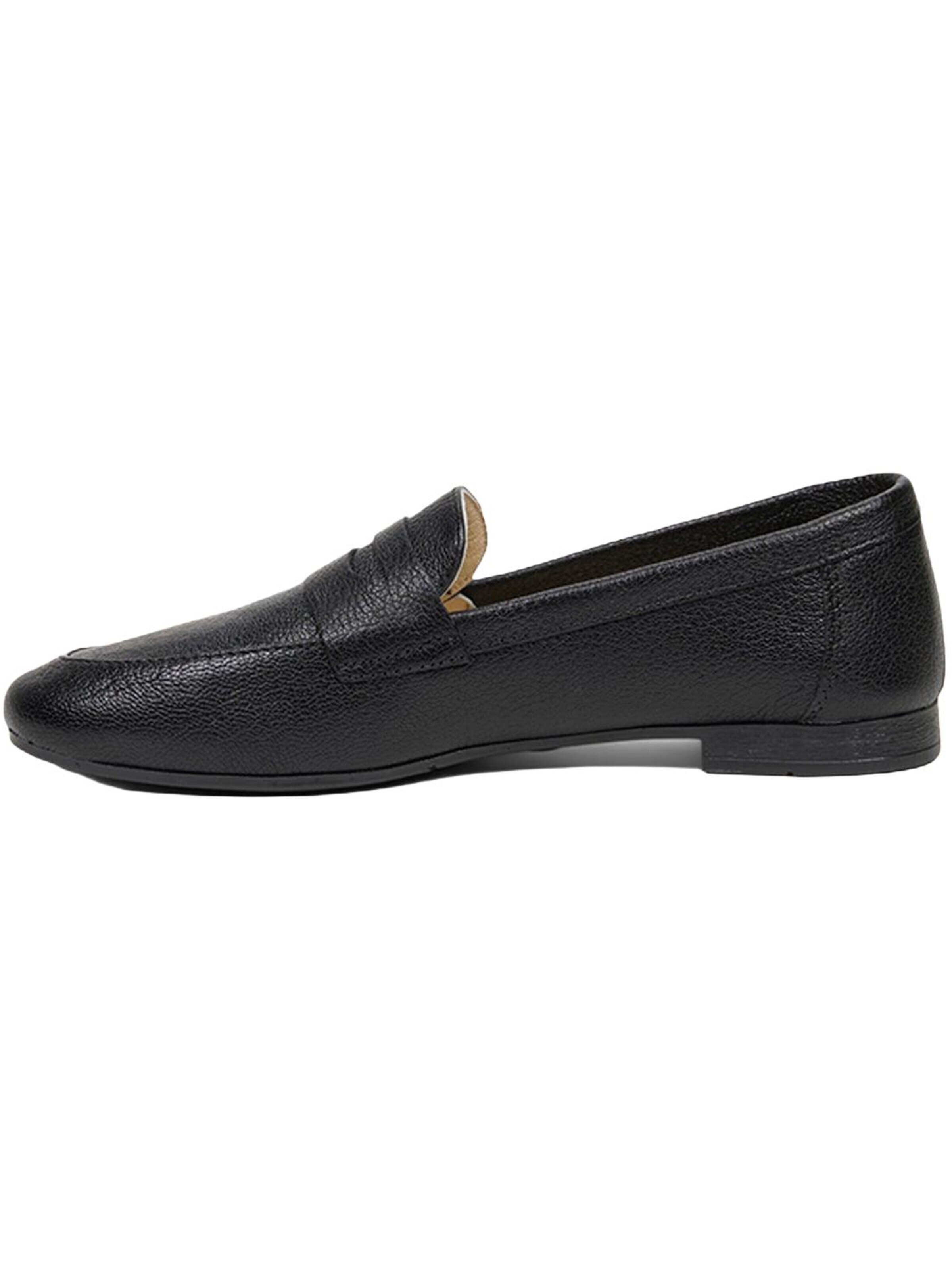 Desa Moccasins in Black