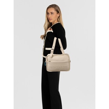 PATRIZIA PEPE Shoulder Bag in Beige: front