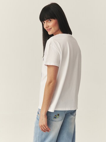 TATUUM - Camiseta 'Carla' en blanco