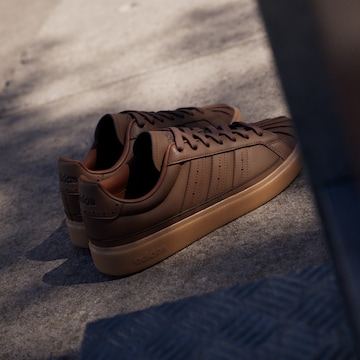 ADIDAS SPORTSWEAR - Sapatilha de desporto em castanho