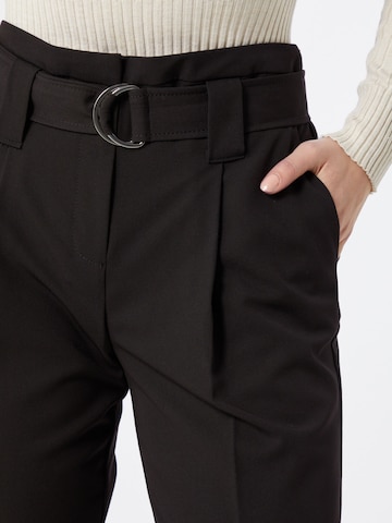 Dorothy Perkins - regular Pantalón plisado en negro