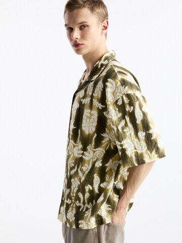 Pull&Bear Comfort Fit Риза в зелено