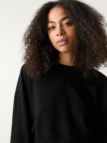 Pull&Bear Sweatshirt in Zwart