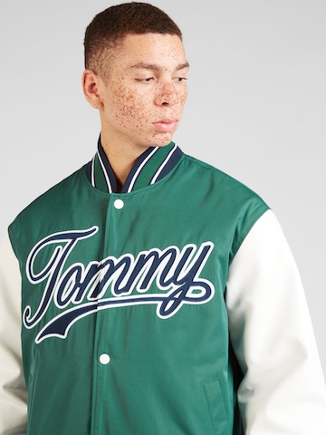 Tommy Jeans Tussenjas in Groen