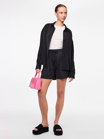 Regular Pantalon 'PCAnora' PIECES en noir
