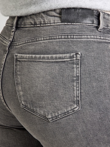 ONLY Carmakoma Regular Jeans in Grijs