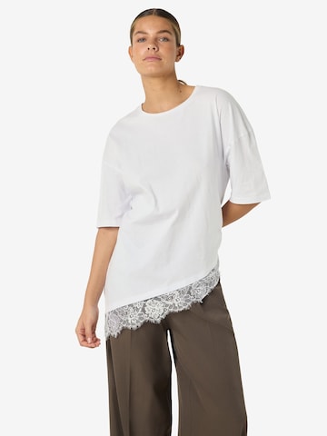 Noisy may Shirt in White