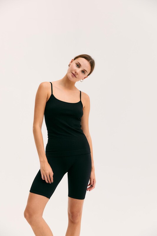 PIECES - Top 'Symmi' en negro: frente