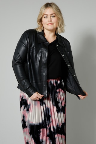 Sara Lindholm Jacke in Schwarz: predná strana