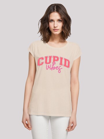 T-shirt 'Cupid Vibes Valentinstag Amor' F4NT4STIC en beige : devant