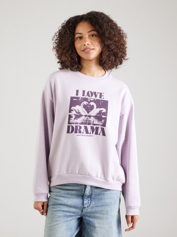 Kaotiko Sweatshirt 'SWANS' i lila: framsida