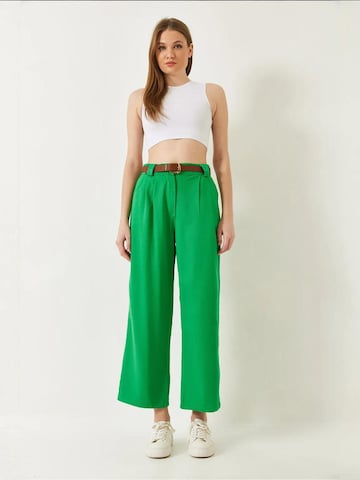 Wide leg Pantaloni con pieghe di Bianco Lucci in verde