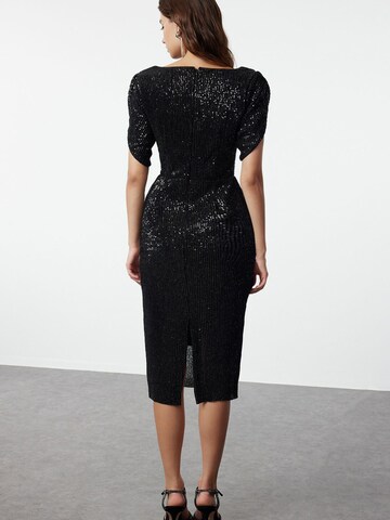 Trendyol Kleid in Schwarz