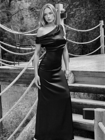 Hiccup Evening Dress in Black